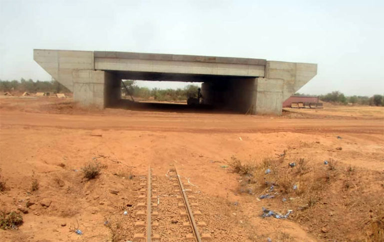 Études techniques détaillées et contrôle sur 500 km (phase 1) et études APS, APD sur 730 km (phase 2)