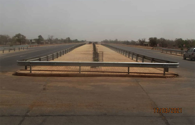 Construction et bitumage de la route Mandouri-Frontière du Bénin (7,5 km) y compris pont de 180 ml